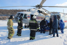 Вертолет МЧС доставил в Хабаровск пострадавшего при пожаре из ЕАО 