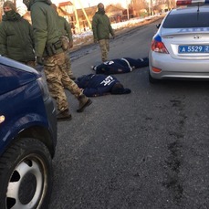 Двух инспекторов ДПС задержали в Приморье по подозрению в получении взятки 