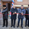 Завершение церемонии ознаменовалось символическим перерезанием красной ленты на входе в новый многоэтажный дом — newsvl.ru