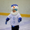 Снеговичок на катке совсем не замерз — newsvl.ru