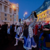 Уже на главной площади Владивостока Снегурочки устроили «разогревающий» флэшмоб — newsvl.ru