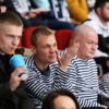 Некоторые болельщики «Адмирала» пришли на матч в тельняшках — newsvl.ru