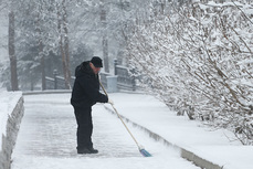 Свыше пятисот жалоб на плохую уборку дворов от снега поступило от хабаровчан с ноября