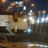 7 февраля во Владивостоке на Некрасовском путепроводе перевернулся автомобиль Toyota Prius (20) — newsvl.ru