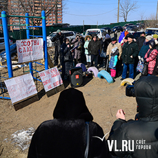 Жители Карбышева и Шошина вышли на первый митинг против строительства двух 25-этажных домов 