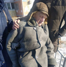 Родственников пострадавшего от инсульта пенсионера ищут в Хабаровске 