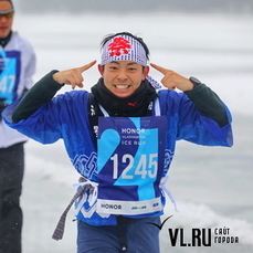 Сквозь снег и дождь: более 1000 атлетов приняли участие в пятом полумарафоне Honor Vladivostok Ice Run 