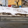 Сползающий на дорогу газон, накренившиеся блоки и волнообразная дорога на Крыгина — newsvl.ru