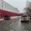 Машины с трудом пробираются по ямам — newsvl.ru