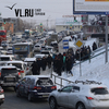 Жители Владивостока долго ждут переполненные автобусы на остановках (ОПРОС; ПЕРЕКЛИЧКА)