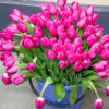 В качестве знака внимания женщинам дарили розовые тюльпаны — newsvl.ru