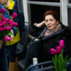 Дату первого рейса мэрия назначила на Международный женский день, а потому власти решили поздравить первых пассажирок — newsvl.ru