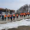 Рабочие на стройке намерены продолжать забастовку — newsvl.ru