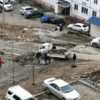 Жильцы засыпали яму найденными в городе кусками асфальта — newsvl.ru