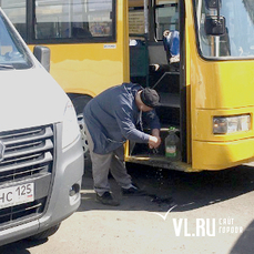 Водители автобусов во Владивостоке не спешат обрабатывать салоны после каждого рейса 