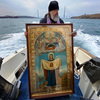 Акваторию Владивостока обошли на катере с иконой и молитвами об избавлении от коронавируса