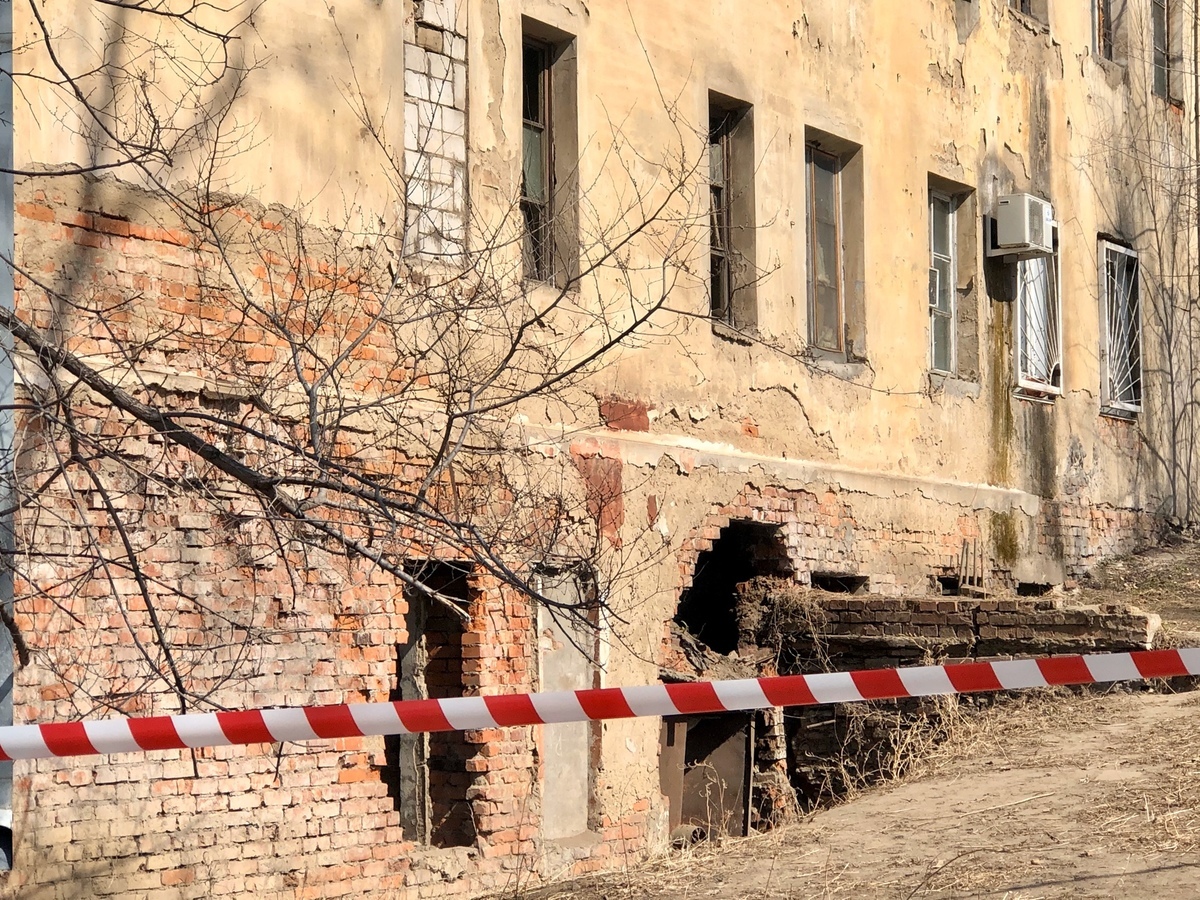 Двухэтажная сталинка обрушилась в Хабаровске на глазах у жильцов (ФОТО;  ВИДЕО) — Новости Хабаровска