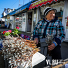 Веточки вербы продают на улицах Владивостока в честь христианского праздника перед Пасхой (ФОТО)