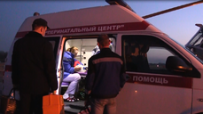 Новорожденного ребенка вертолетом доставили в Хабаровск из-за угрозы жизни 