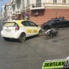 Во вторник, 14 апреля, примерно в 12:00 на перекрёстке Светланской и Лазо во Владивостоке водитель такси Toyota Aqua столкнулся с мотоциклом — newsvl.ru