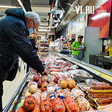 Продавцы в масках, антисептики и защитные экраны на кассах: как изменилась работа супермаркетов Владивостока во времена коронавируса 