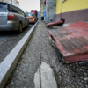 Сейчас здесь ремонтируют тротуар – уже снят старый слой асфальта и уложены новые бордюры — newsvl.ru