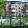 На этой неделе деревья у дома начали обрезать — newsvl.ru