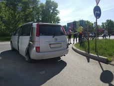 Сошел с дистанции: велосипедиста сбил на Волочаевской водитель минивэна 