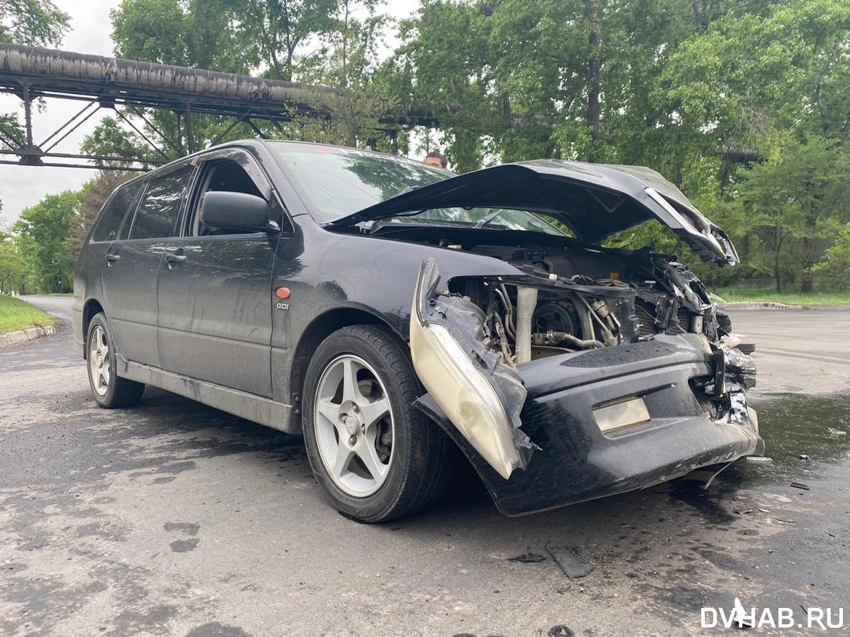 На месте ДТП продал свою машину участник аварии на улице Узловой (ФОТО) —  Новости Хабаровска