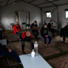 Пока делается анализ, призывники находятся в обсерваторе ожидания – отдельной тёмно-зелёной палатке со стульями  — newsvl.ru