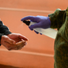 Перед ВВК всем необходимо протереть руки антисептиком — newsvl.ru
