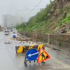 На Ладыгина из-за дождя куски скальника падают с косогора на дорогу (ФОТО)
