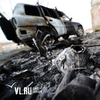 Мужчину в медицинской маске подозревают в поджоге машины во Владивостоке