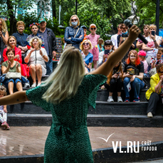 День города с поправкой на Конституцию: на праздновании 160-летия Владивостока в Адмиральском сквере рекламировали голосование 1 июля 