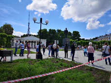 Хлорка против митинга: на площади Ленина в Комсомольске устроили дезинфекцию 