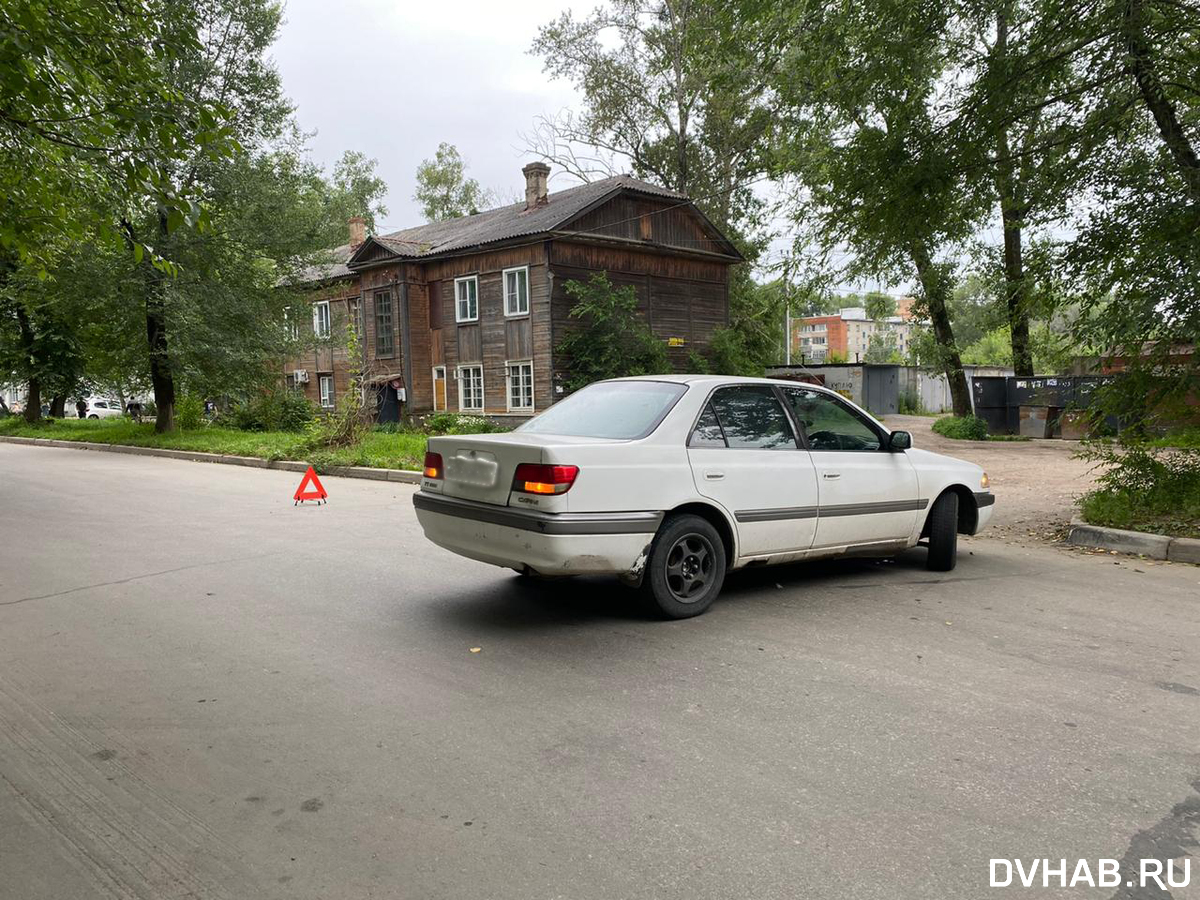 Юный каскадер врезался на мокике в легковую машину (ФОТО) — Новости  Хабаровска