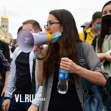 После «кормления голубей» во Владивостоке задержали двоих активистов 