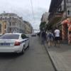 Кто-то вышел на дорогу и тут же полицейский в матюгальник попросил зайти обратно на тротуар — newsvl.ru