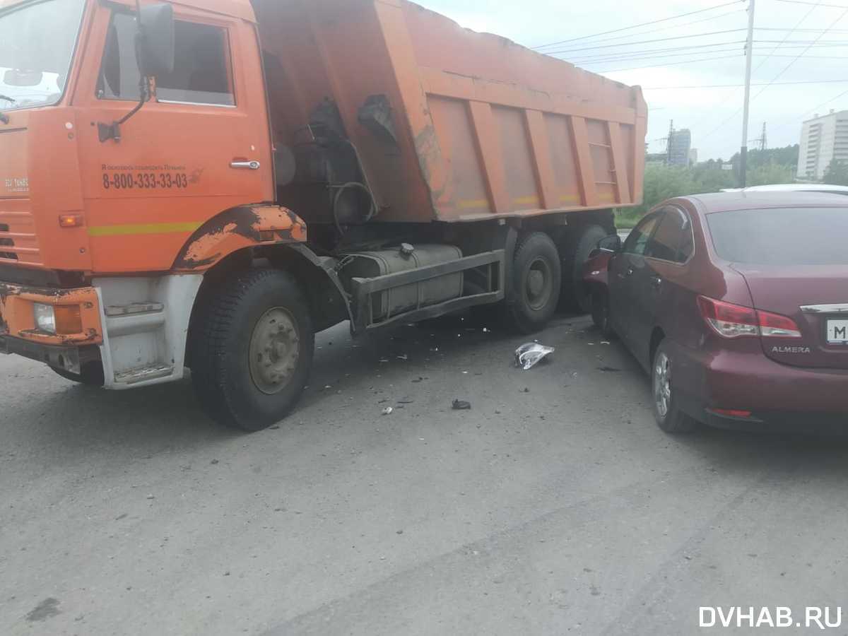 Рассудить водителей в ДТП на Воронежской не смогли даже автоинспекторы  (ФОТО) — Новости Хабаровска