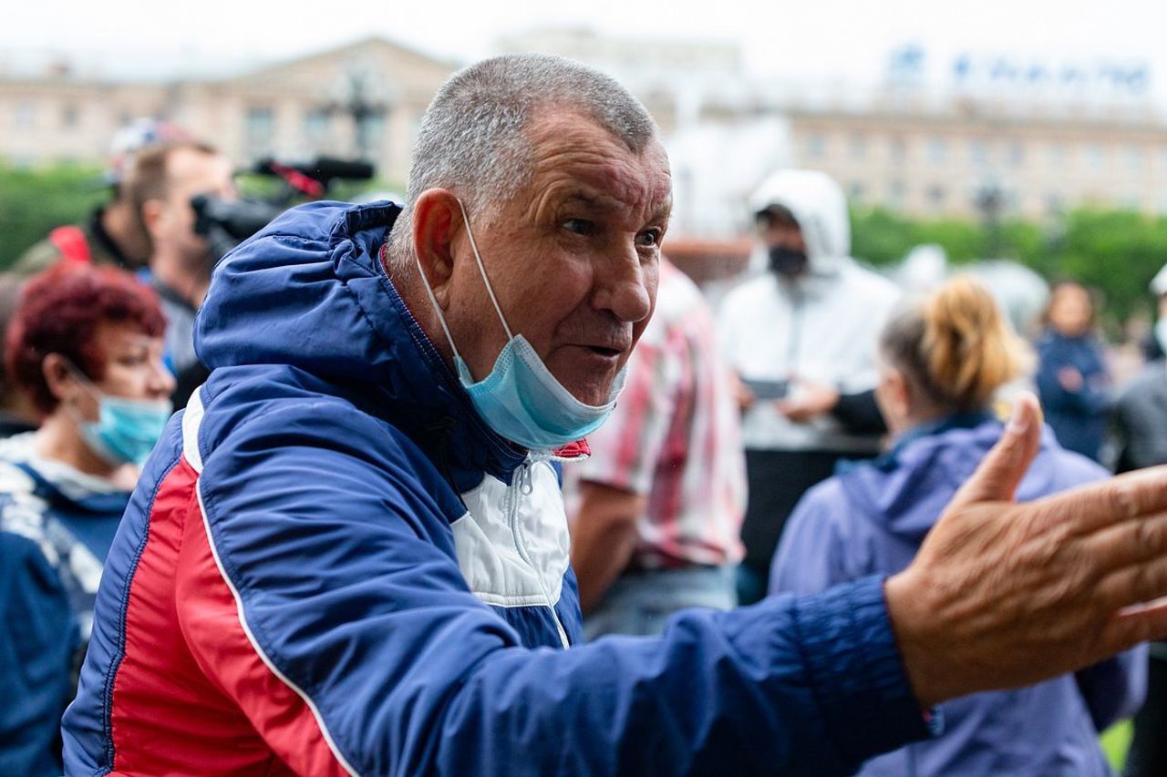 Подозрительность нарастает среди митингующих у «Белого дома» хабаровчан —  Новости Хабаровска