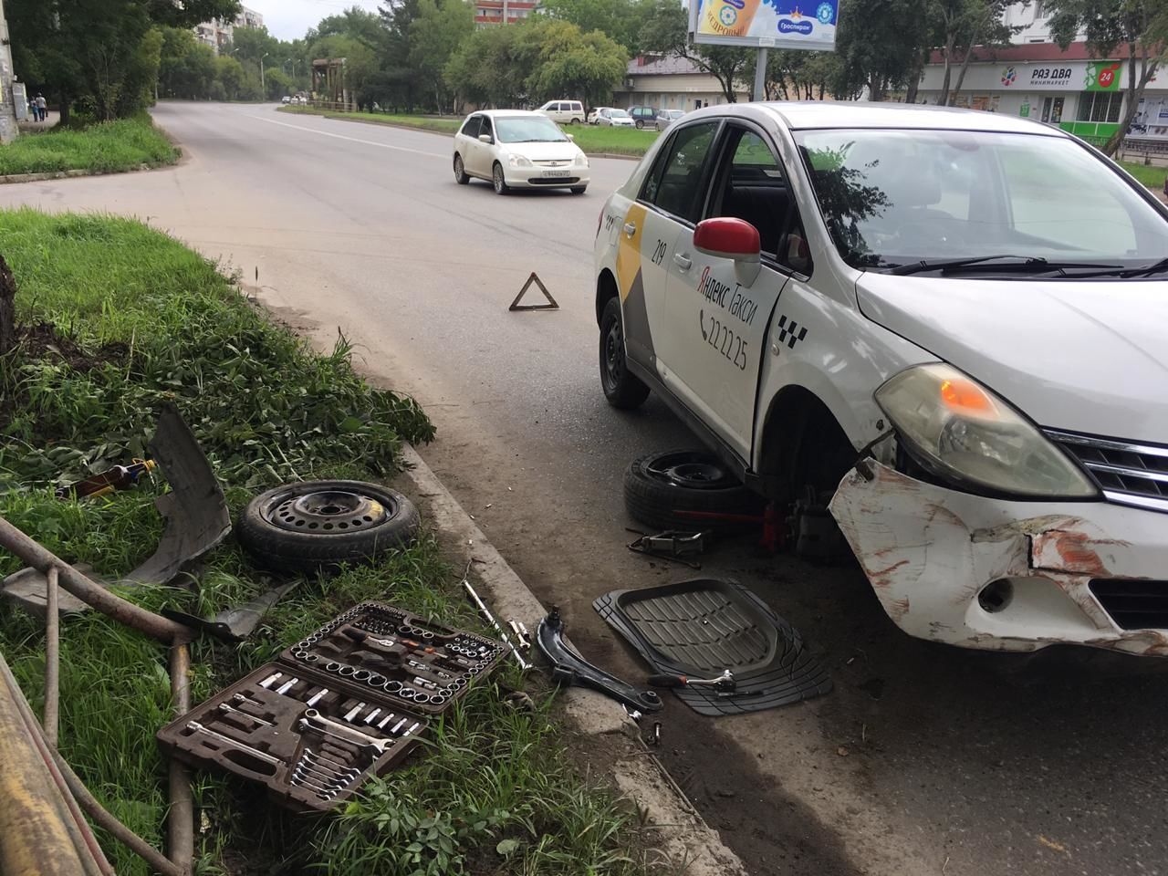 разбил арендованную машину. 19 летний водитель арендовал ламборгини. разбил арендованную машину. разбитые машины. таксисты на разбитых машинах.