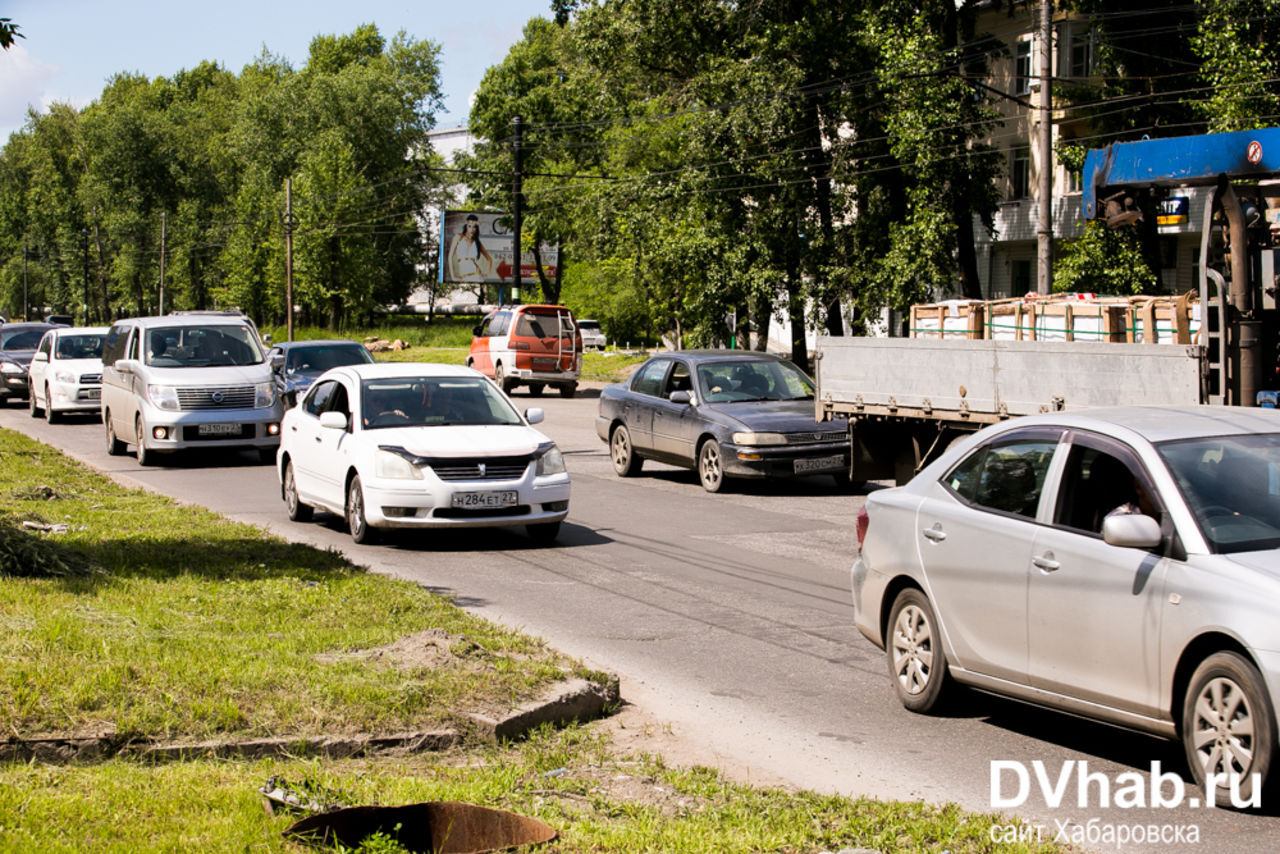 Затянувшиеся дожди мешают вернуть двустороннее движение по переулку  Трубному — Новости Хабаровска