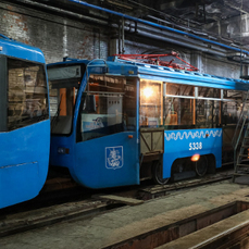 Движение трамваев во Владивостоке остановлено из-за падения опоры контактной сети