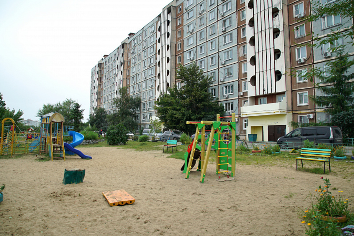 Дворы хабаровска. Хабаровск дворы. Красивые дворы в Хабаровске. Лучший двор Хабаровск. Хабаровск дворы многоэтажек.