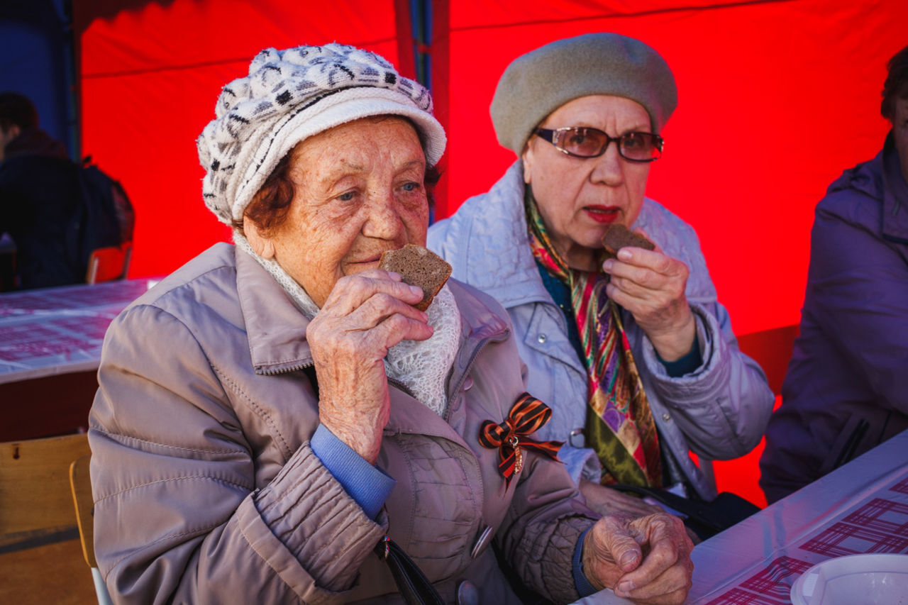 Работа в хабаровске пенсионерам мужчинам. Российские пенсионеры. Работа в хабаровске пенсионерам мужчинам. Пенсионеры фото. Юбилей хабаровского края 80 лет.