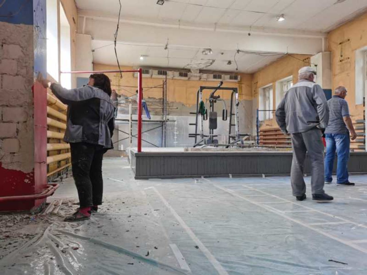 В Биробиджане приступили к ремонту зала бокса (ФОТО)