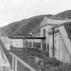 Казарма форта Русских. Её фасад был закрыт бетонным усилением в 1930-е годы - фото из книги ''Владивостокская крепость'' — newsvl.ru