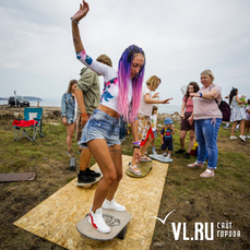 Акройога, тест-драйв SUP-досок и салют: во Владивостоке прошёл фестиваль «Алоха, Приморье» 