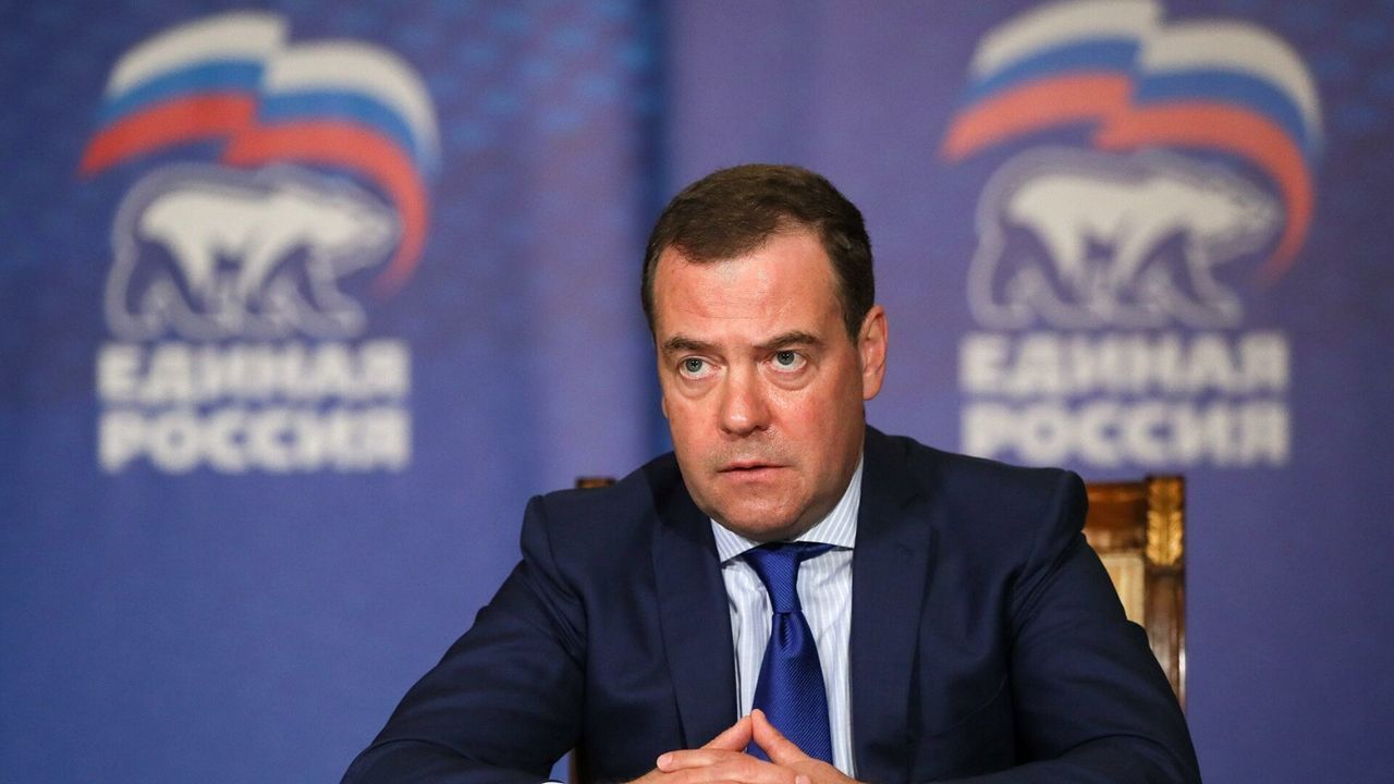 Новости к завтраку: Медведев предложил обсудить введение в России базового дохода