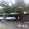 Из-за проблем с тормозами маршрутный автобус врезался в стену на улице Борисенко во Владивостоке (ФОТО)